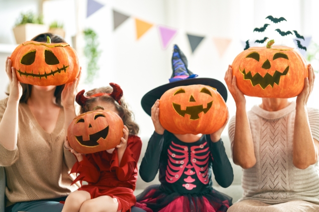 Jak zorganizować idealne Halloween Party: dekoracje, przekąski i klimat